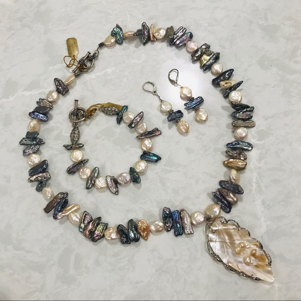 Pearl necklace bracelet and earrings - Picture 1 of 9
